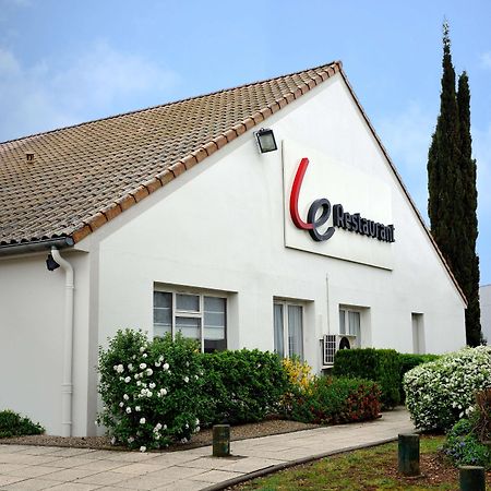 Campanile Lyon Est Aeroport Saint Exupery Hotel Bagian luar foto